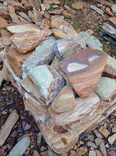 Златолит жёлтый, жёлто-зелёный глыбки и валуны для ланшафтного дизайна купить в Томске