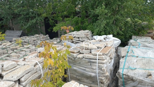 Плитняк галтованный гранитный для ландшафтного дизайна купить в Томске