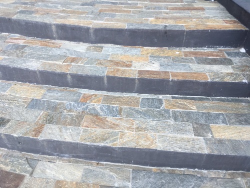 Плитка из Златолита Уральского для лестницы купить в Томске