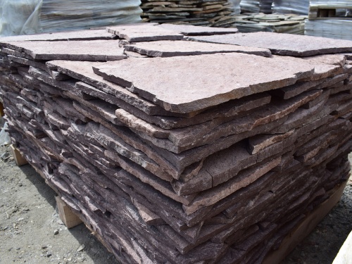 Плитняк лемезит бордовый для облицовки цоколя 20-25 мм  купить в Томске