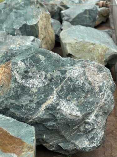 Камни для ландшафтного дизайна зелёные 10-60 килограмм купить в Томске