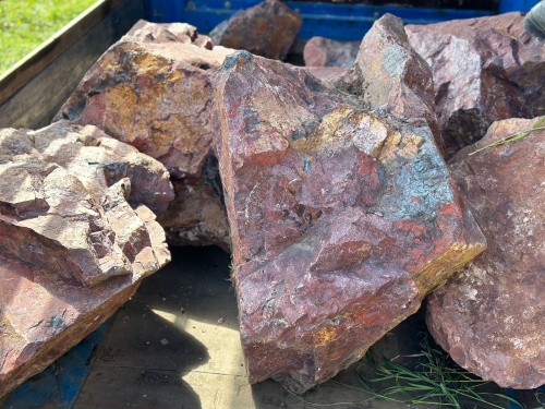 Ландшафтные глыбы красно-фиолетовые 200-1000 килограмм купить в Томске