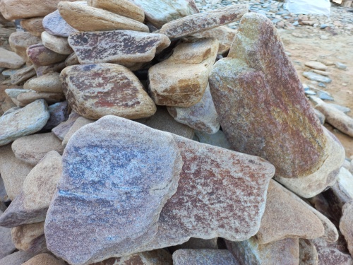 Златолит жёлтый, жёлто-зелёный глыбки и валуны для ланшафтного дизайна купить в Томске