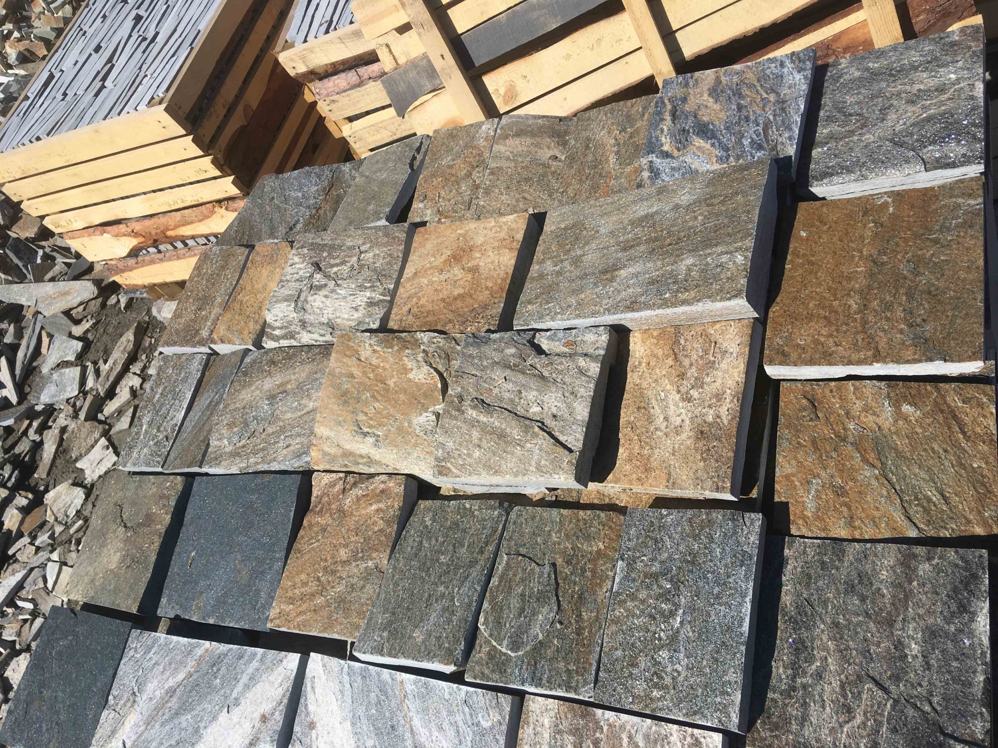 Плитка пилёная златолит Уральский для фасада купить в Томске