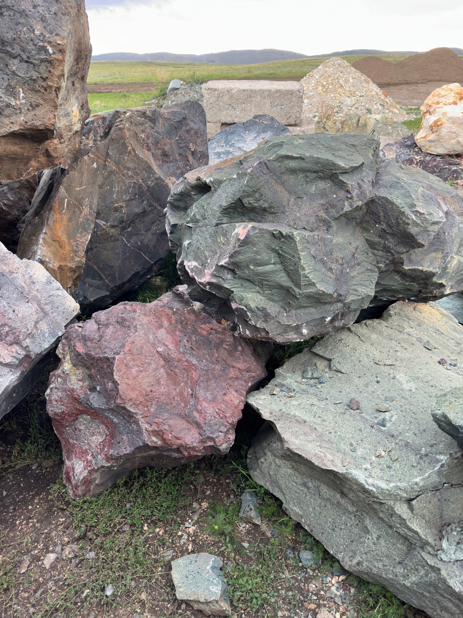 Камни для ландшафтного дизайна зелёные 10-60 килограмм купить в Томске