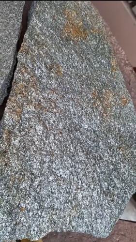 Плитняк златолит серебристый для цоколя, отмостки купить в Томске