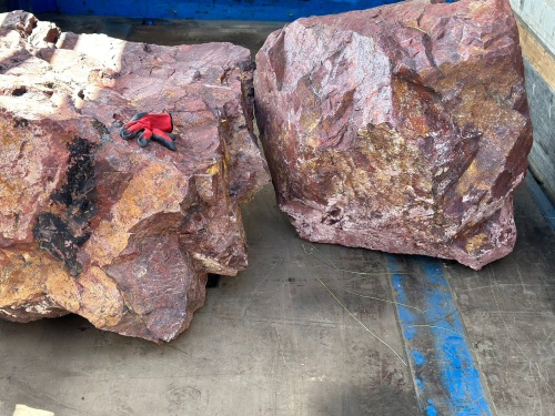 Ландшафтные глыбы красно-фиолетовые 200-1000 килограмм купить в Томске