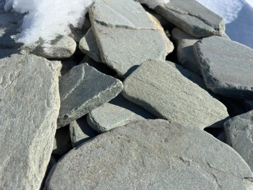 Плитняк златолит зелёный галтованный для цоколя купить в Томске