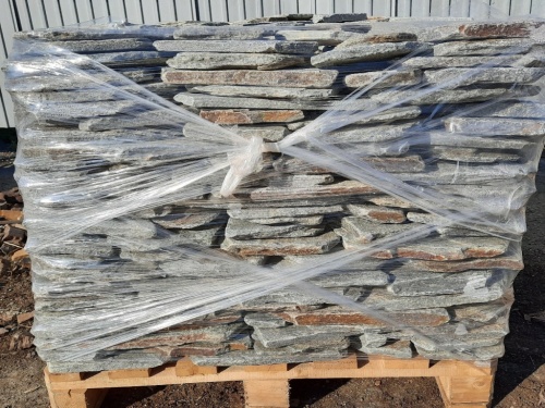 Златолит серебристый галтованный для цоколя купить в Томске