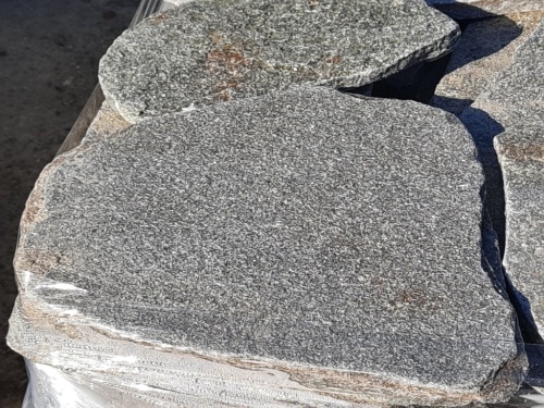 Златолит серебристый галтованный для цоколя купить в Томске