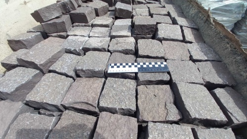 Лемезит колотая брусчатка 10 * 10 см. для парковки купить в Томске