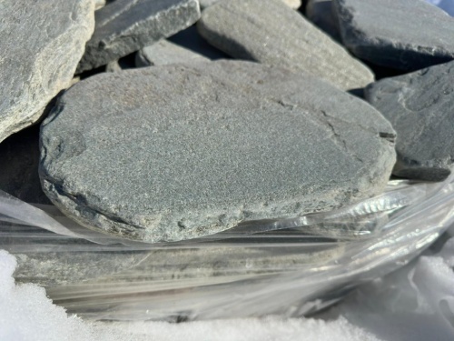 Плитняк златолит зелёный галтованный для мощения на бетон купить в Томске