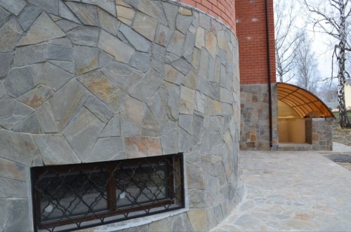 Плитняк златолит Уральский для цоколя, отмостки купить в Томске